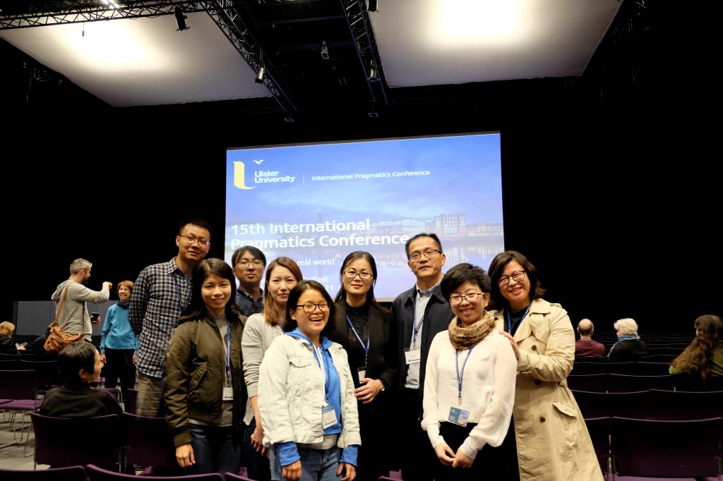 图为部分语用学团队成员合影