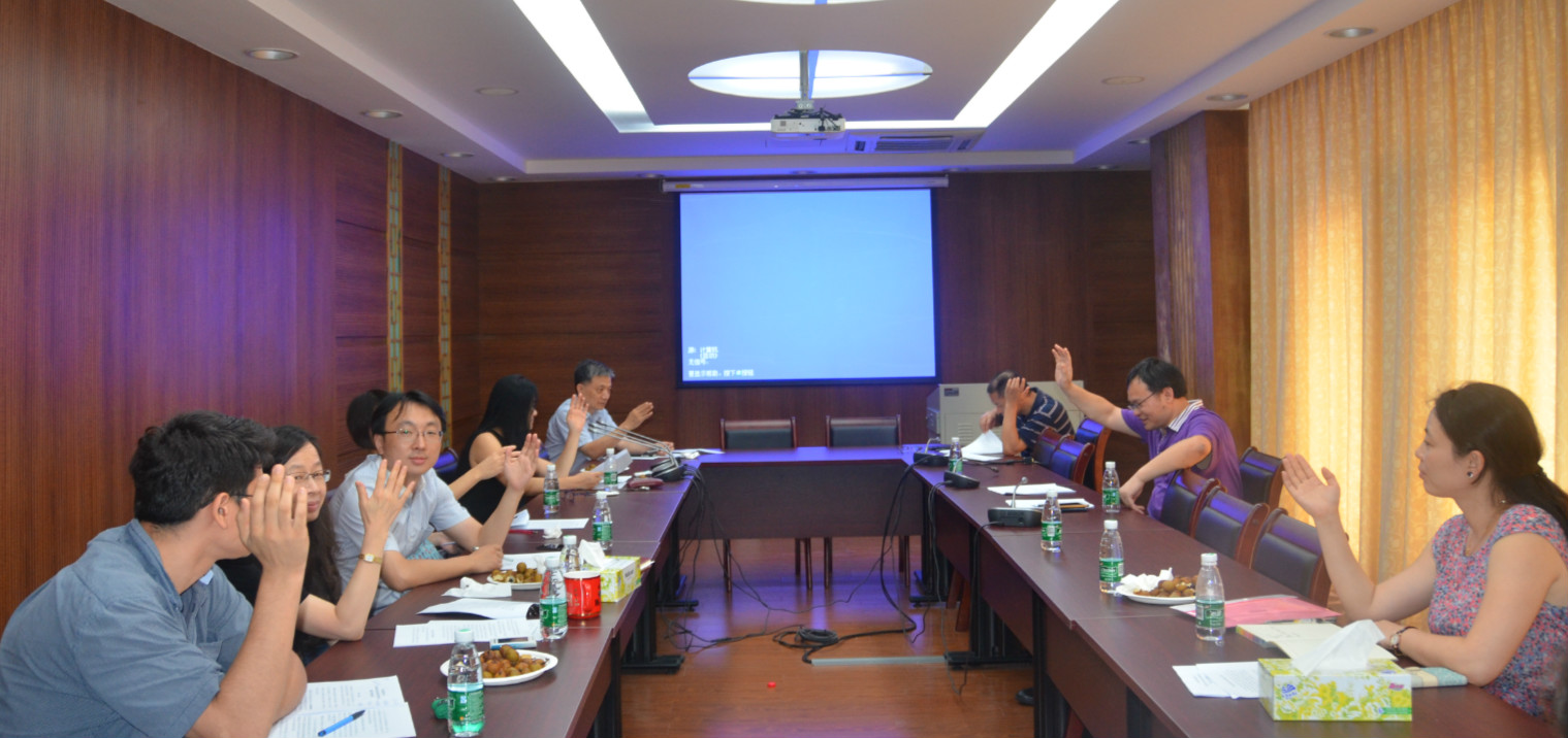 举手表决通过绩效工资分配办法